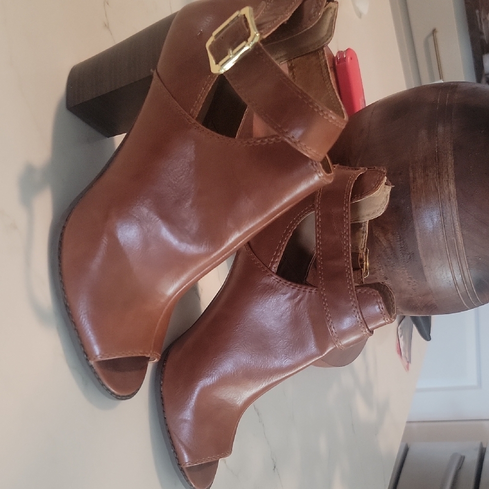 FIONI Brown Peep-Toe Heels